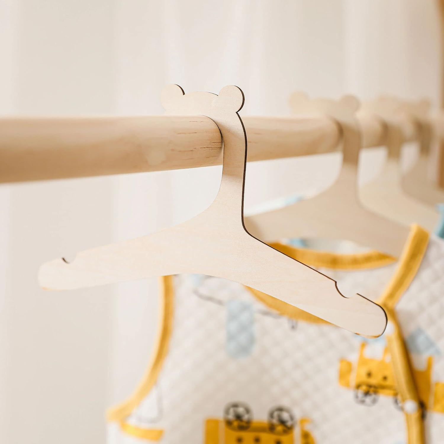 9 Inch Wooden Baby Hangers for - Baby Nursery Images Free recensione e prezzo