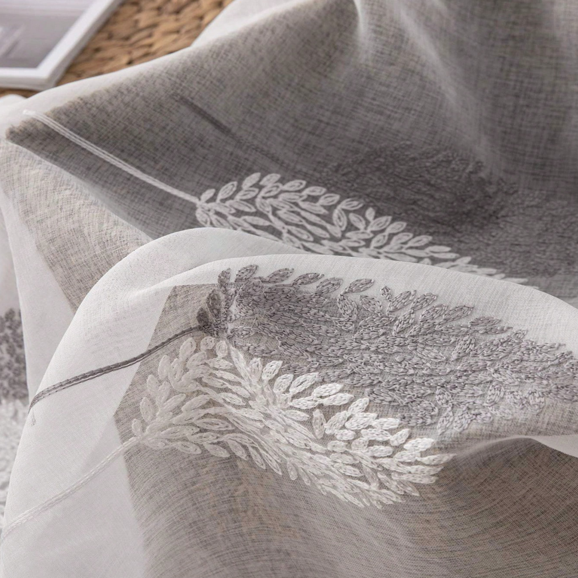 1pc Minimalist Leaf Patterned  - Baby Nursery Curtains recensione e prezzo