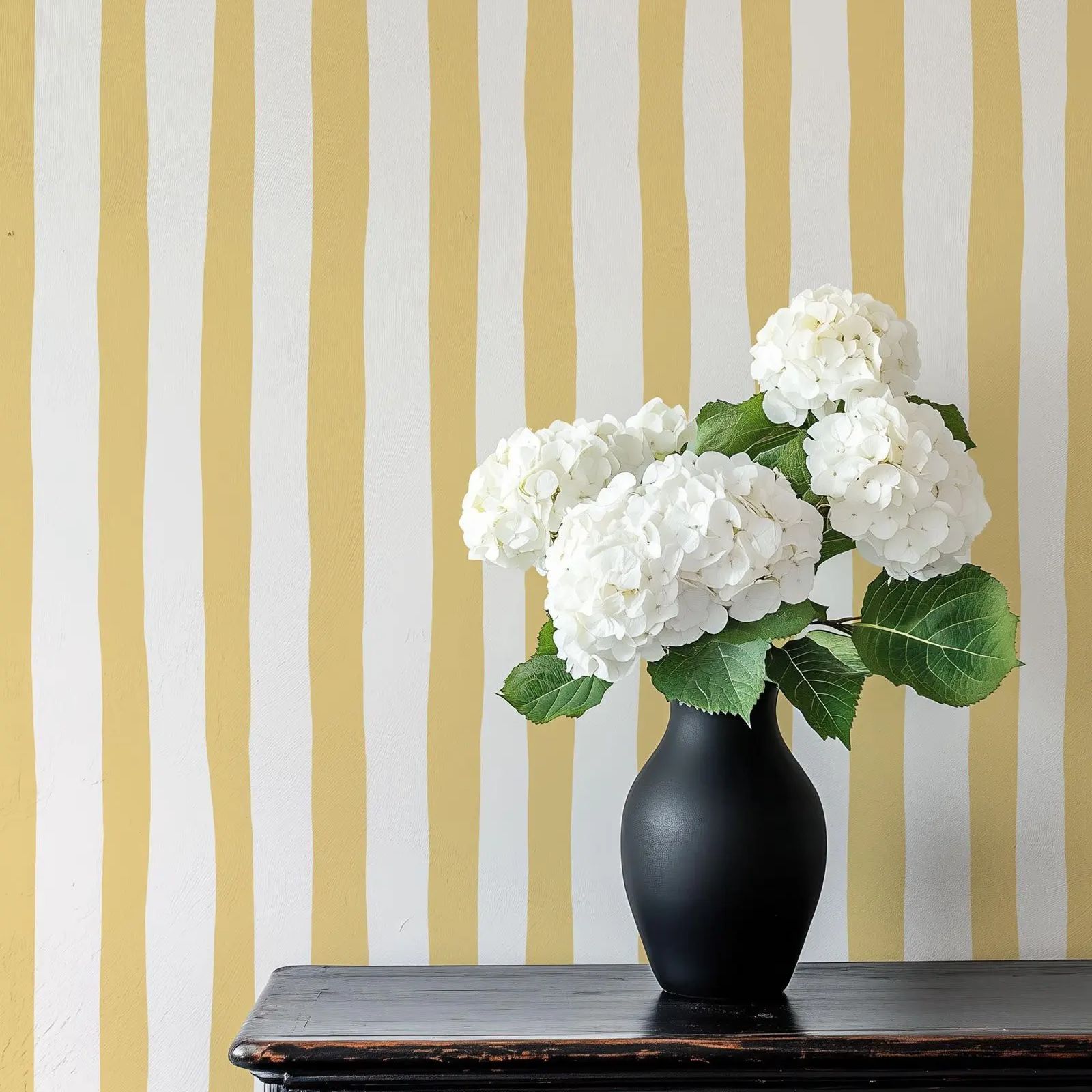 Sunshine Yellow Wobbly Stripes - Baby Nursery Peel And Stick Wallpaper recensione e prezzo