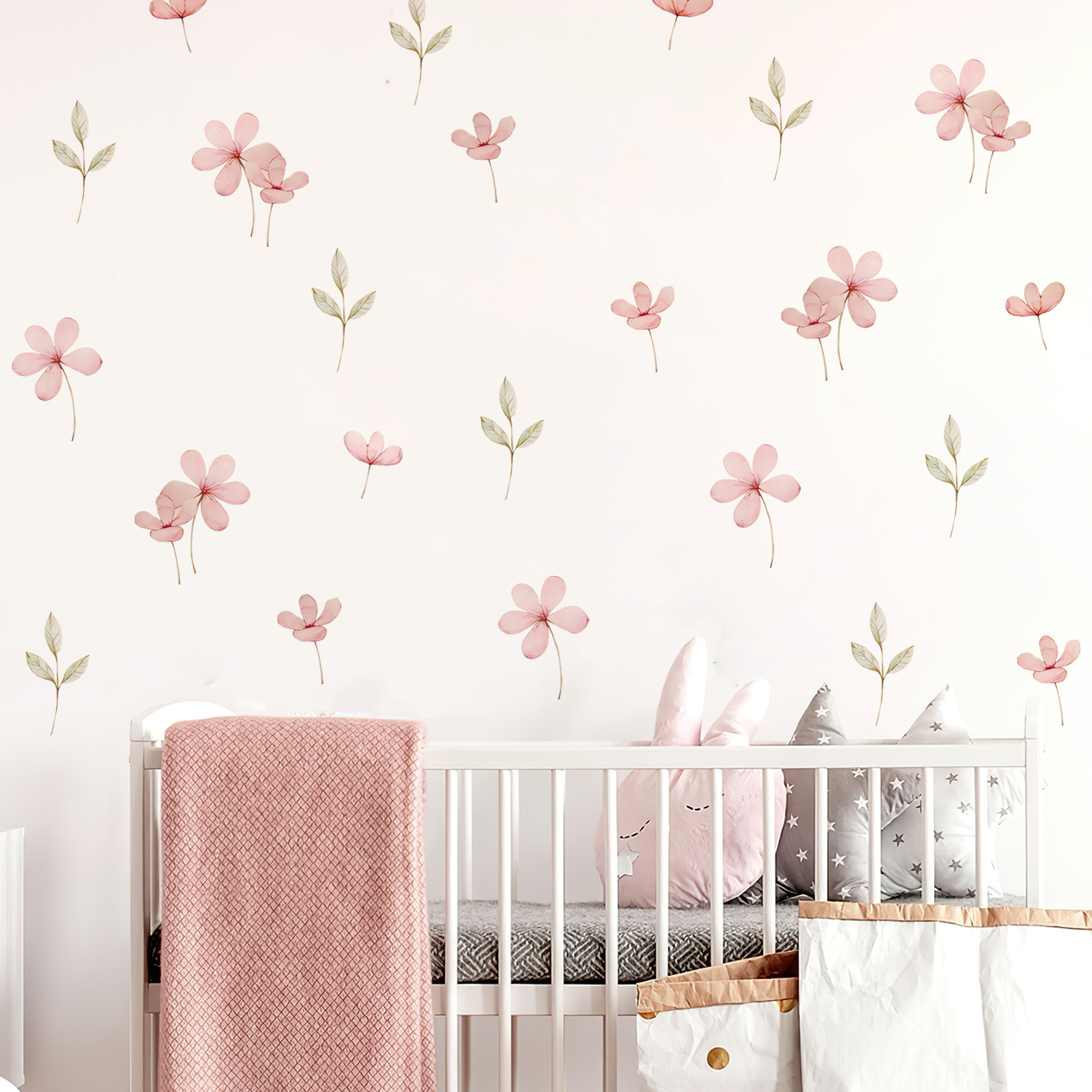 Pink Flowers and Green Leaves  - Baby Nursery Green recensione e prezzo